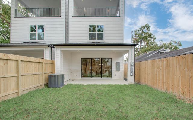 110 E 28th Street, Houston, TX 77008