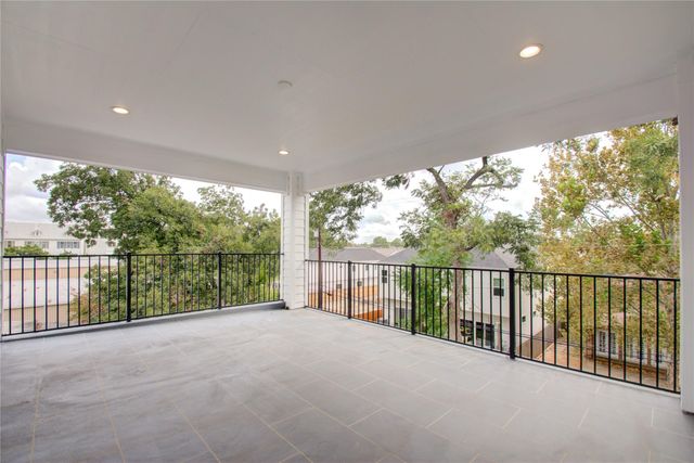 110 E 28th Street, Houston, TX 77008