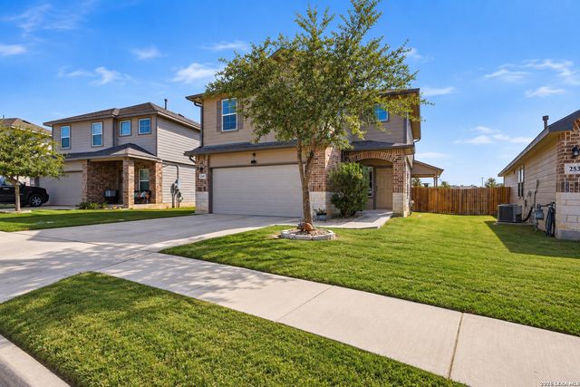 249 Middle Green Loop, Floresville, TX 78114