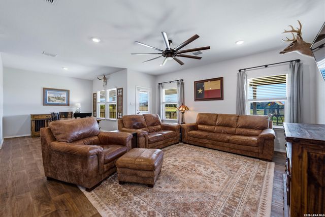 249 Middle Green Loop, Floresville, TX 78114