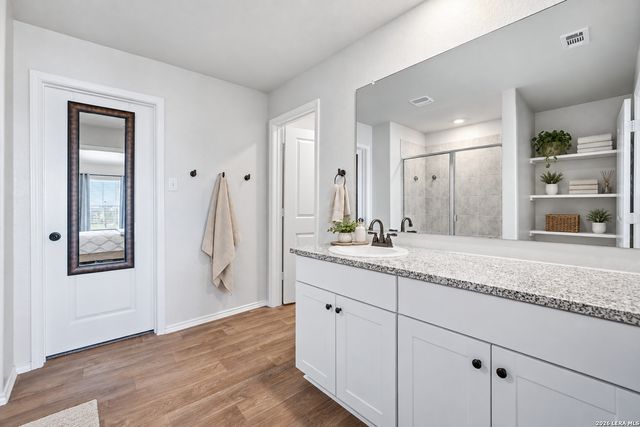 249 Middle Green Loop, Floresville, TX 78114