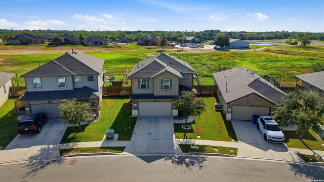 249 Middle Green Loop, Floresville, TX 78114