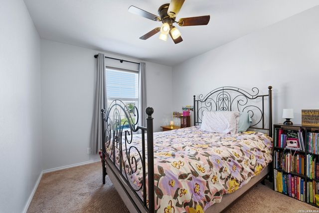 249 Middle Green Loop, Floresville, TX 78114