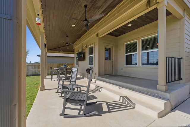 249 Middle Green Loop, Floresville, TX 78114