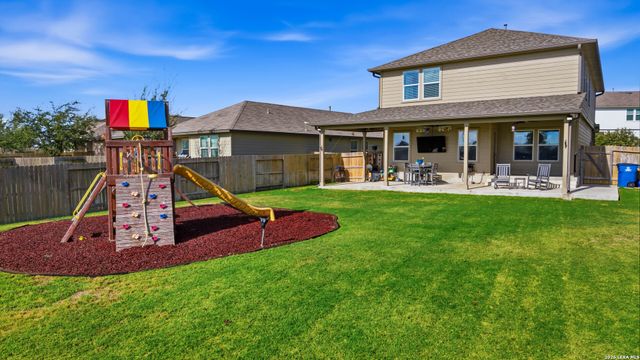 249 Middle Green Loop, Floresville, TX 78114