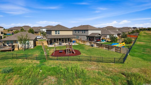 249 Middle Green Loop, Floresville, TX 78114