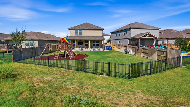249 Middle Green Loop, Floresville, TX 78114