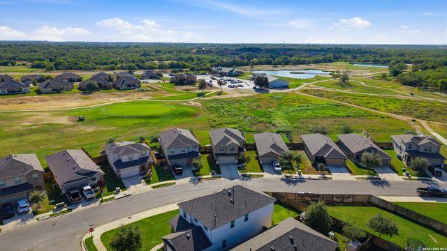 249 Middle Green Loop, Floresville, TX 78114