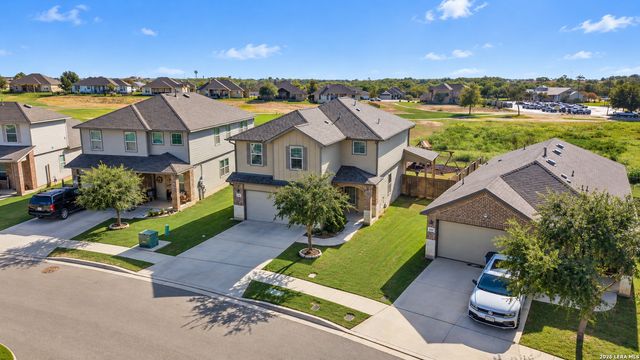 249 Middle Green Loop, Floresville, TX 78114