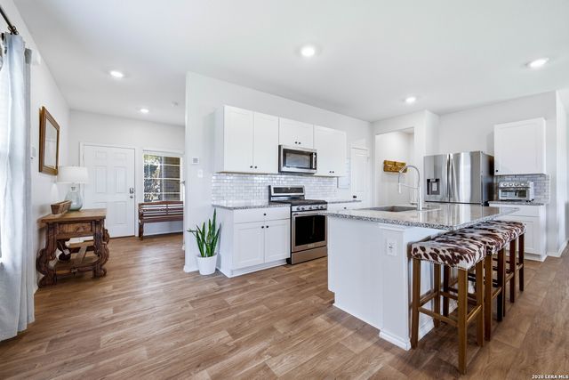 249 Middle Green Loop, Floresville, TX 78114