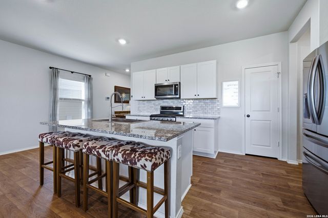 249 Middle Green Loop, Floresville, TX 78114