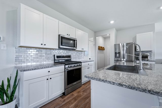 249 Middle Green Loop, Floresville, TX 78114