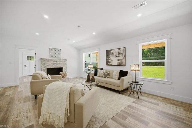 1629 Shillelagh RD, Chesapeake, VA 23323