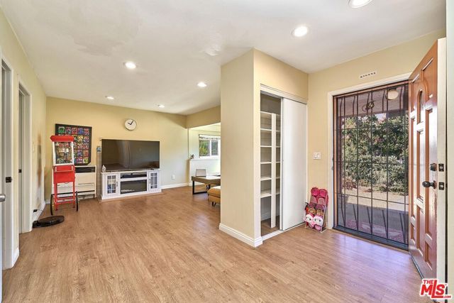 2837 W Avenue 33, Los Angeles, CA 90065