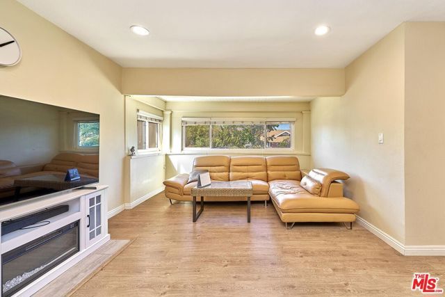 2837 W Avenue 33, Los Angeles, CA 90065