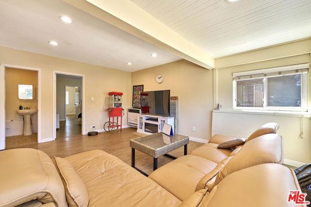 2837 W Avenue 33, Los Angeles, CA 90065