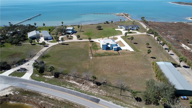 102 Redfish Point Dr, Rockport, TX 78382