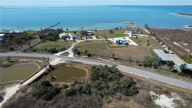 102 Redfish Point Dr, Rockport, TX 78382