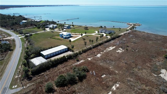 102 Redfish Point Dr, Rockport, TX 78382