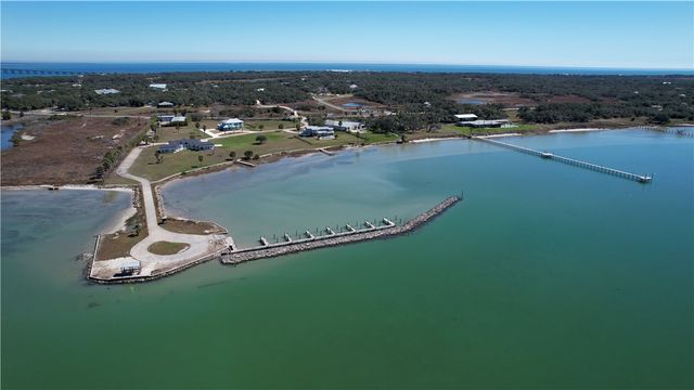102 Redfish Point Dr, Rockport, TX 78382