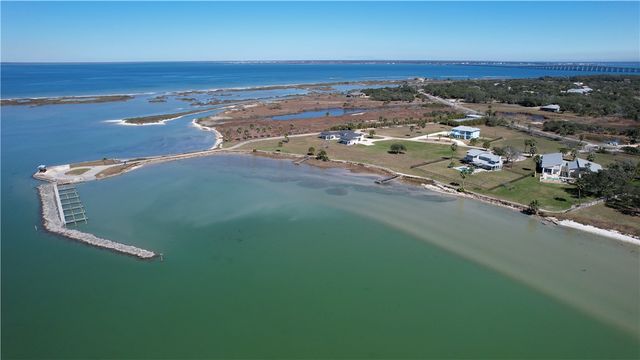 102 Redfish Point Dr, Rockport, TX 78382