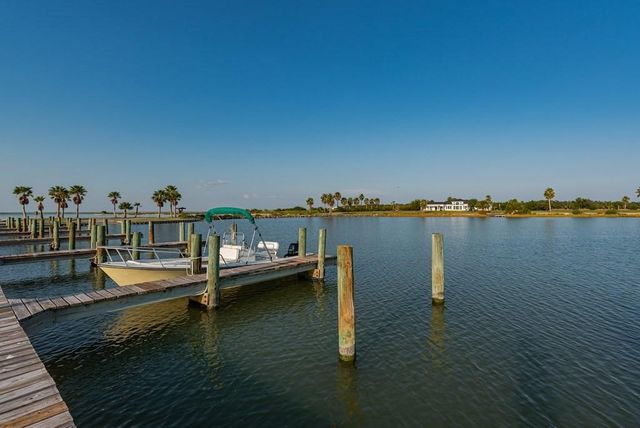 102 Redfish Point Dr, Rockport, TX 78382