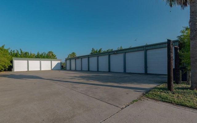 102 Redfish Point Dr, Rockport, TX 78382