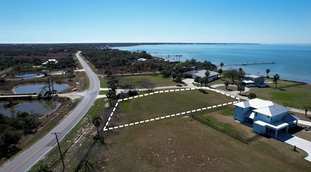 102 Redfish Point Dr, Rockport, TX 78382