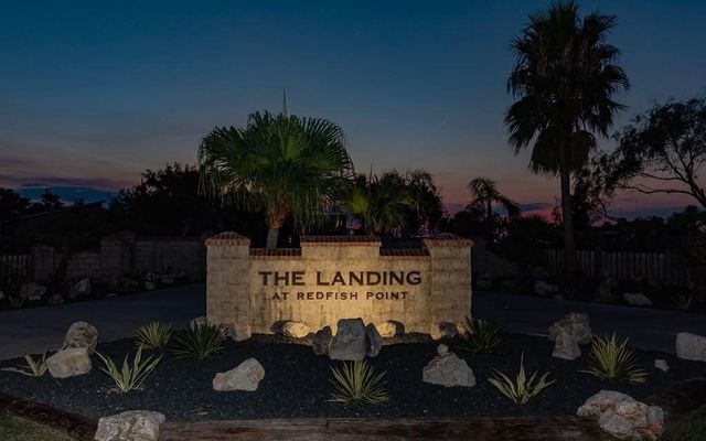 102 Redfish Point Dr, Rockport, TX 78382