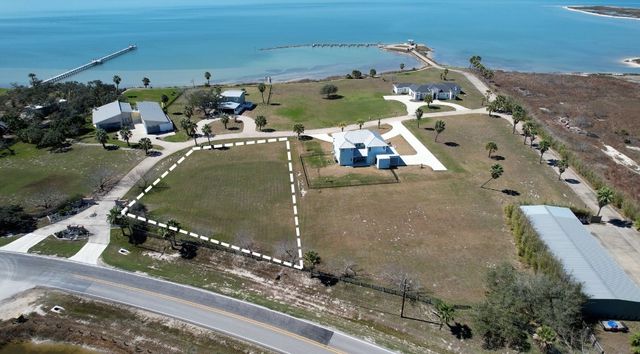 102 Redfish Point Dr, Rockport, TX 78382