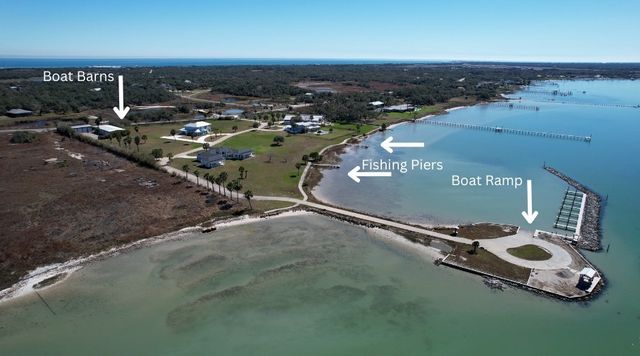 102 Redfish Point Dr, Rockport, TX 78382