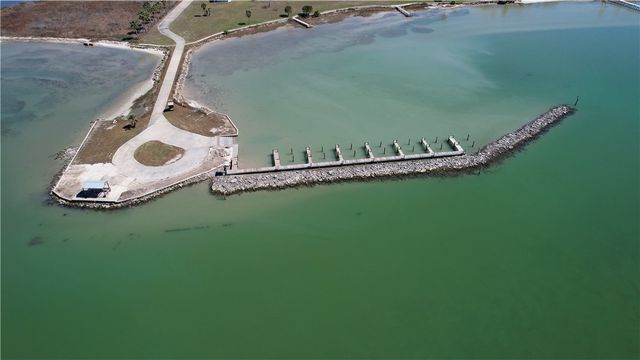 102 Redfish Point Dr, Rockport, TX 78382