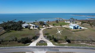 102 Redfish Point Dr, Rockport, TX 78382