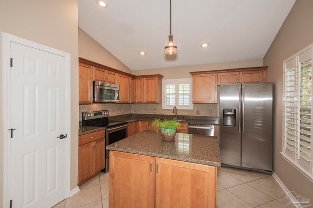 1264 Greystone Ln, Pensacola, FL 32514