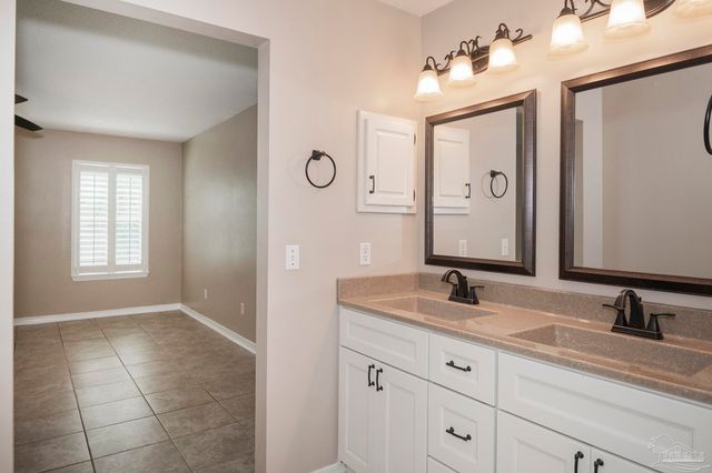 1264 Greystone Ln, Pensacola, FL 32514