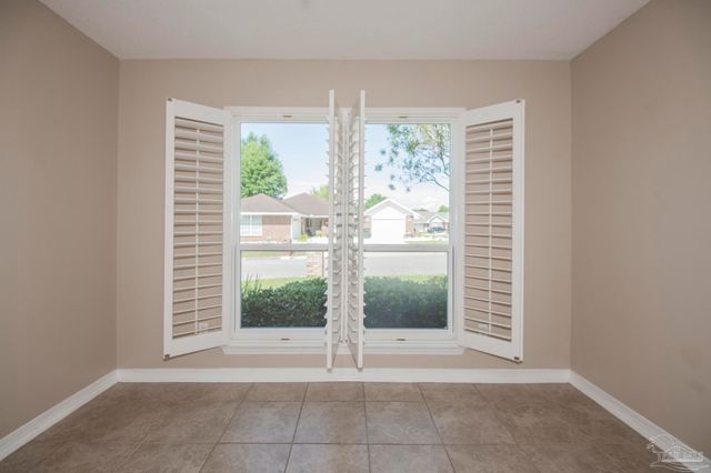 1264 Greystone Ln, Pensacola, FL 32514