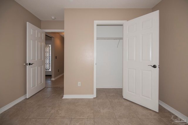 1264 Greystone Ln, Pensacola, FL 32514