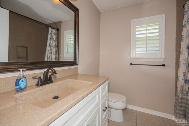 1264 Greystone Ln, Pensacola, FL 32514