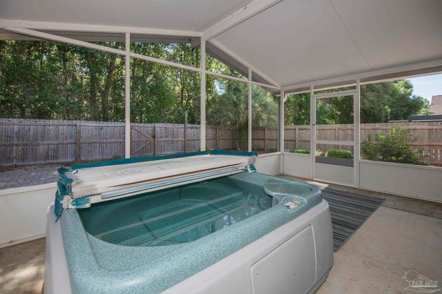 1264 Greystone Ln, Pensacola, FL 32514