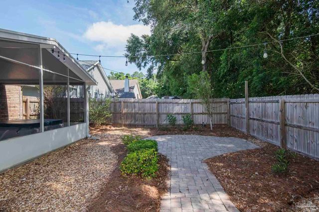 1264 Greystone Ln, Pensacola, FL 32514