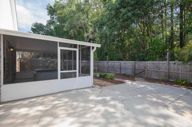 1264 Greystone Ln, Pensacola, FL 32514