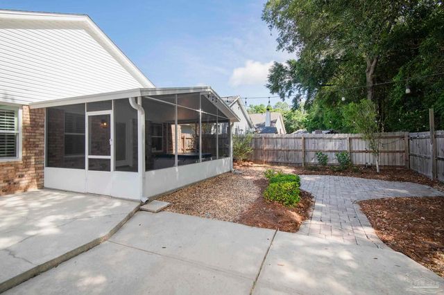 1264 Greystone Ln, Pensacola, FL 32514
