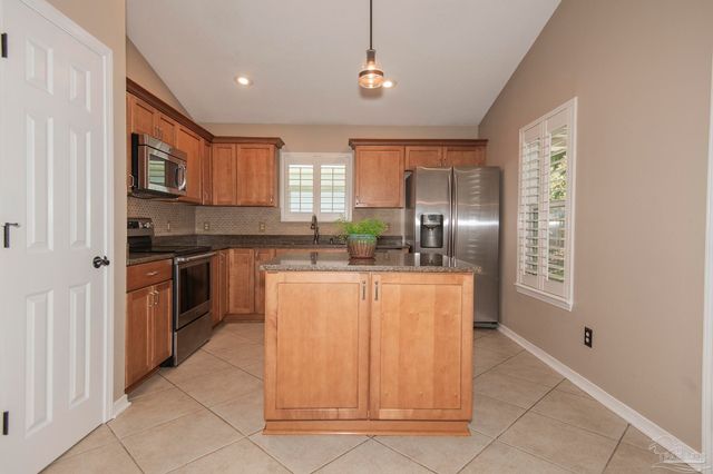 1264 Greystone Ln, Pensacola, FL 32514