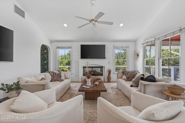 30 W Greensboro Street, Wrightsville Beach, NC 28480