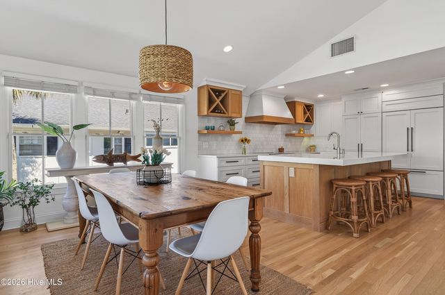 30 W Greensboro Street, Wrightsville Beach, NC 28480
