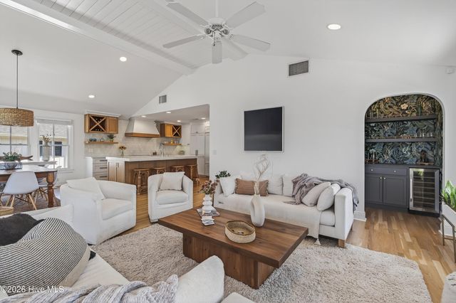 30 W Greensboro Street, Wrightsville Beach, NC 28480
