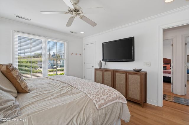 30 W Greensboro Street, Wrightsville Beach, NC 28480