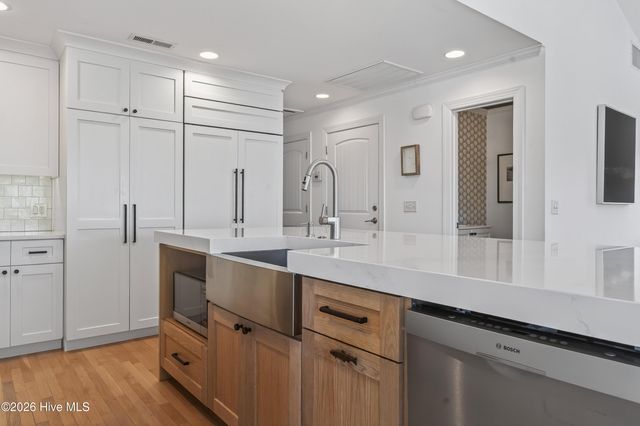 30 W Greensboro Street, Wrightsville Beach, NC 28480