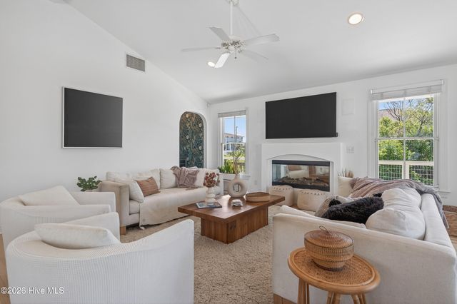 30 W Greensboro Street, Wrightsville Beach, NC 28480