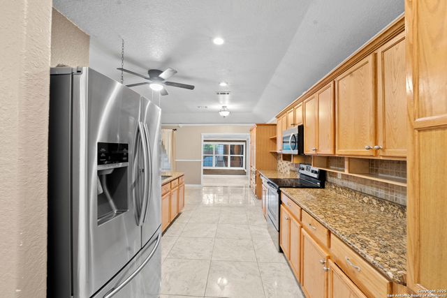 6739 TEZEL BND, San Antonio, TX 78250
